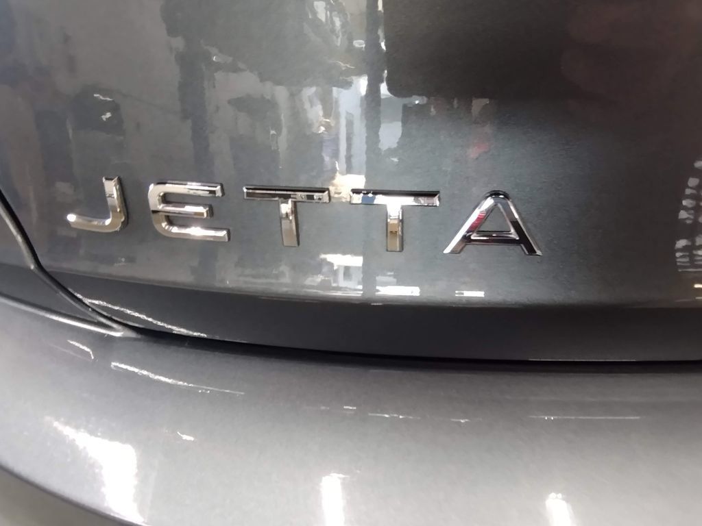 Certified 2023 Volkswagen Jetta SE w/ Panoramic Sunroof Package FWD image 16