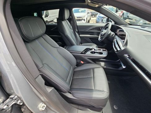 Used 2024 Cadillac Lyriq Sport RWD image 31