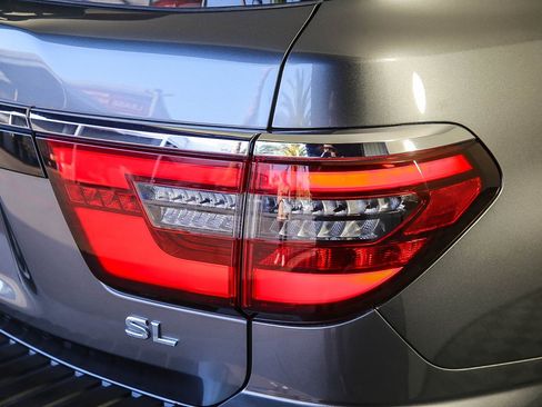 Used 2023 Nissan Armada SL w/ Captain's Chairs Package image 7