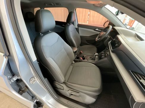 Used 2022 Volkswagen Taos SE w/ Panoramic Sunroof Package FWD image 24