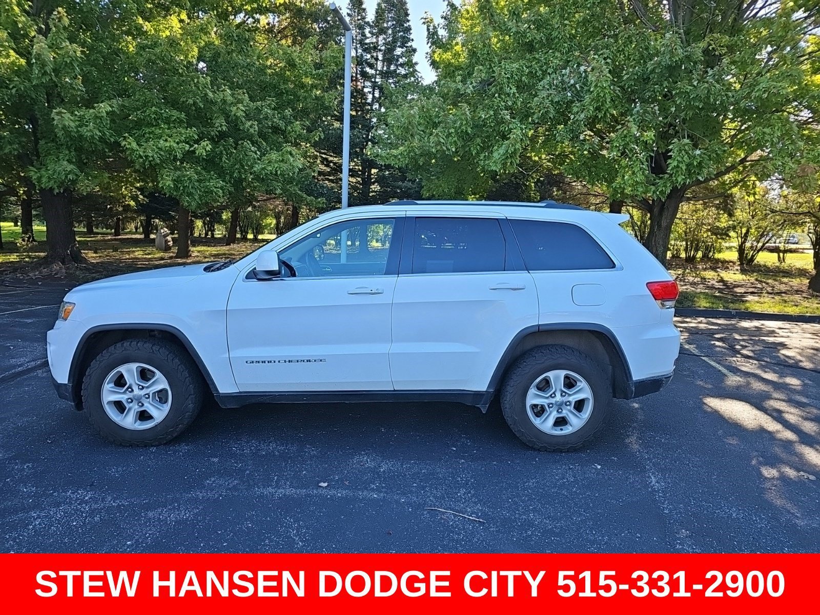Used 2014 Jeep Grand Cherokee Laredo w/ Quick Order Package 23E AWD/4WD image 1