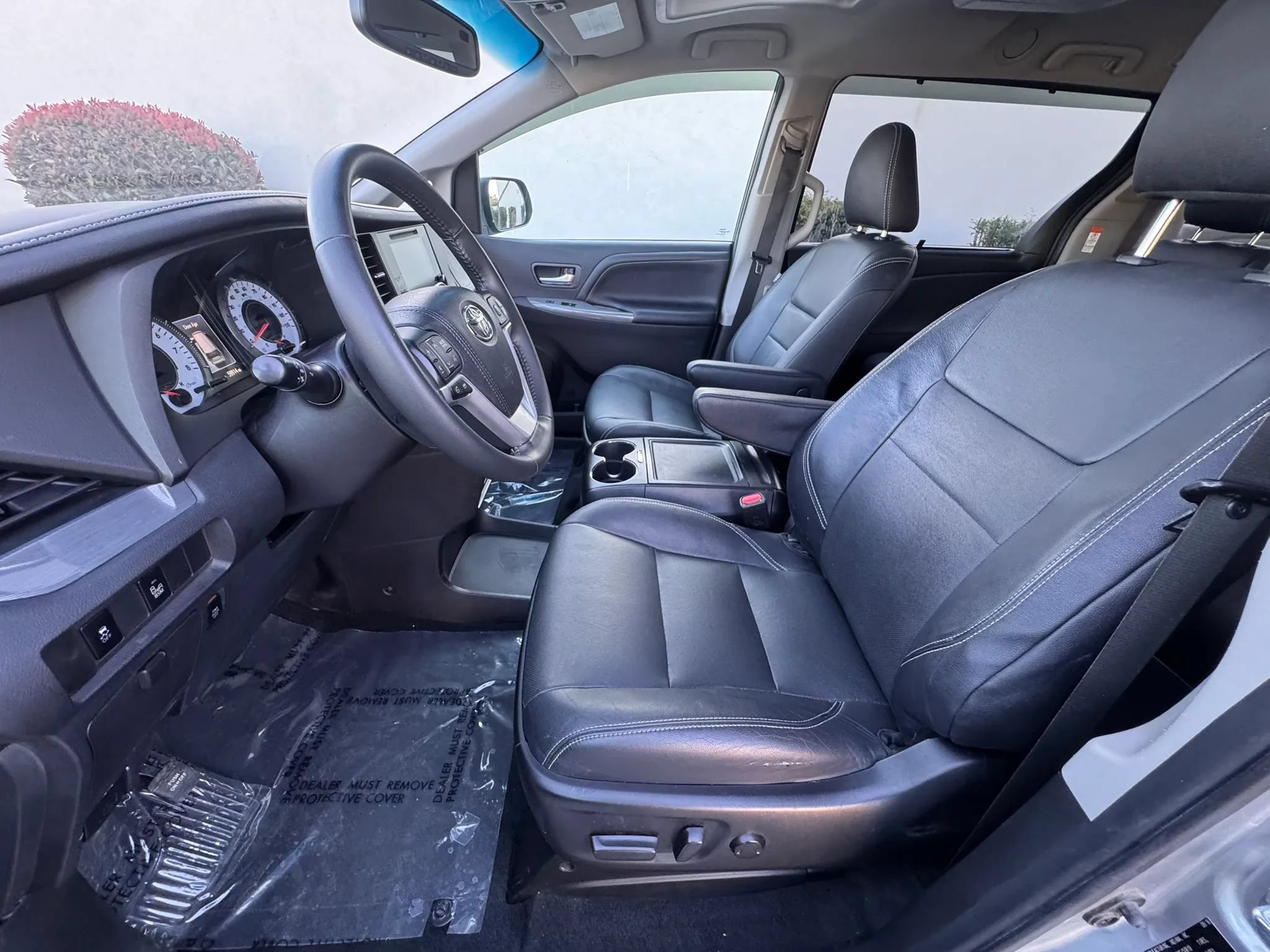 Used 2017 Toyota Sienna SE Premium FWD image 11
