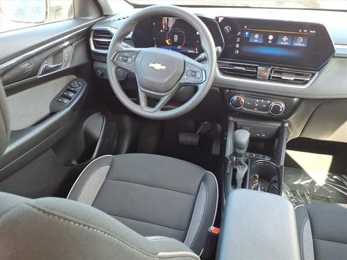 Used 2025 Chevrolet TrailBlazer LT image 5