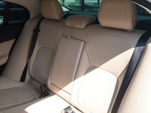 Used 2018 Jaguar XE image 21