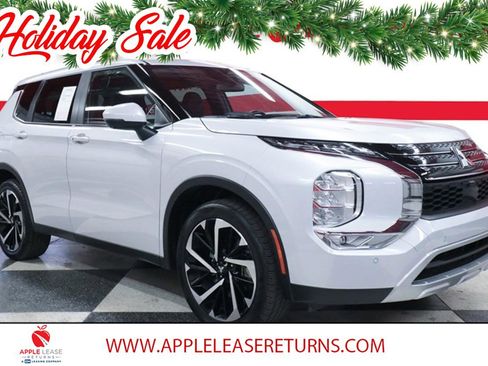 Used 2024 Mitsubishi Outlander SE image 1