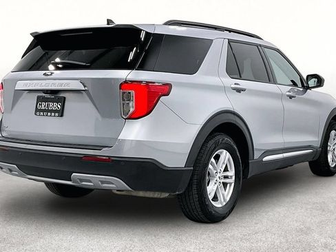 Used 2023 Ford Explorer XLT w/ Equipment Group 202A RWD image 2