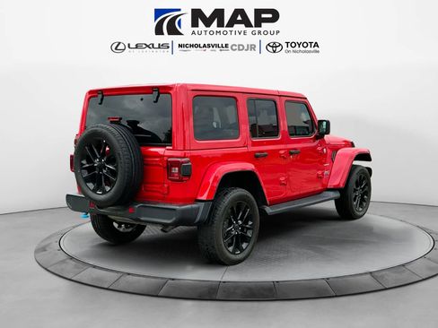 Used 2024 Jeep Wrangler Unlimited Sahara AWD/4WD image 5