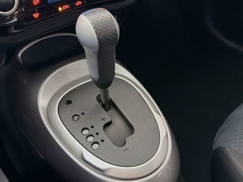 Used 2016 Nissan Juke SV image 17