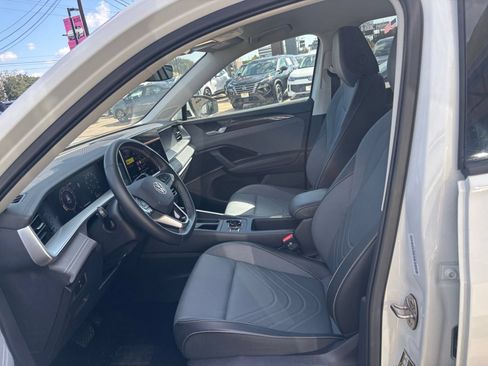 Used 2026 Volkswagen Tiguan SE AWD/4WD image 28