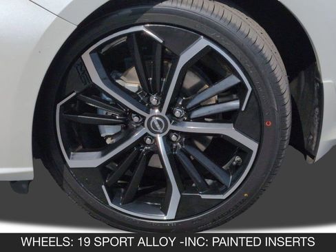 Used 2024 Nissan Altima 2.5 SR w/ SR Premium Package FWD image 11