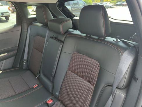 Certified 2025 Nissan Kicks SR FWD image 29