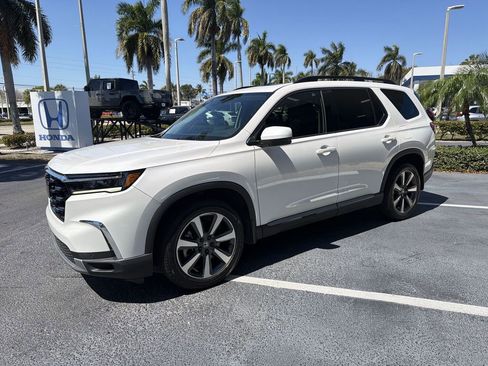 Used 2023 Honda Pilot Elite image 3