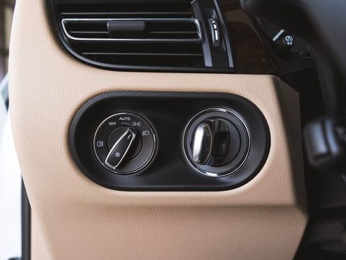 Certified 2026 Porsche Macan AWD/4WD image 20