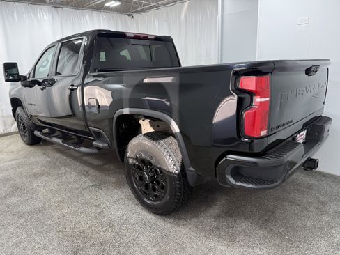 Used 2024 Chevrolet Silverado 2500 LT w/ Midnight Edition image 6