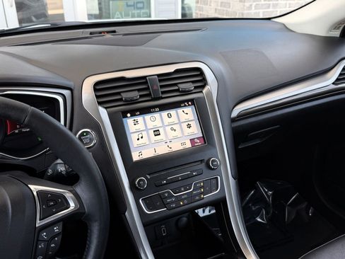 Used 2018 Ford Fusion SE w/ Equipment Group 602A FWD image 33