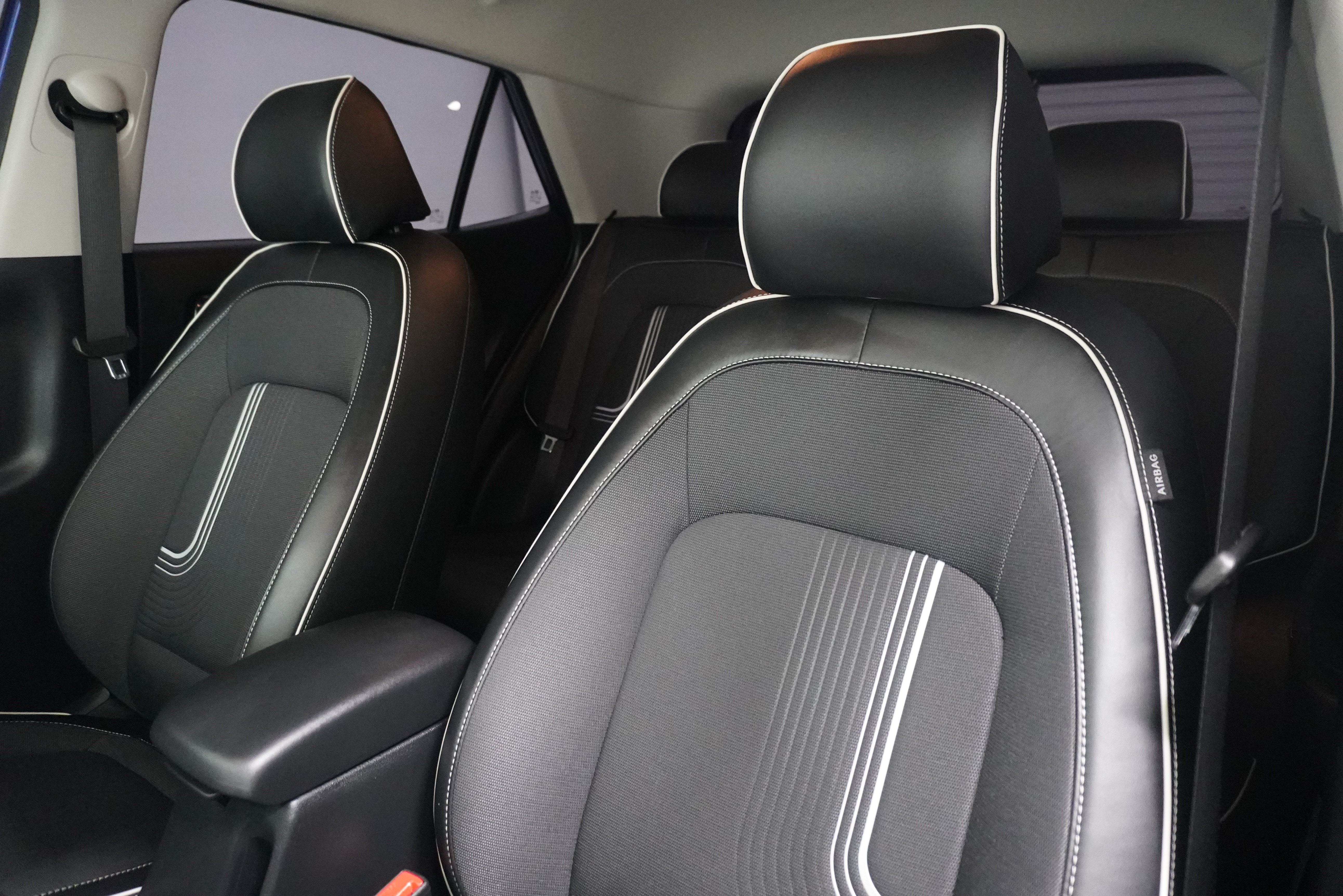 Used 2022 Hyundai Venue Limited FWD image 11