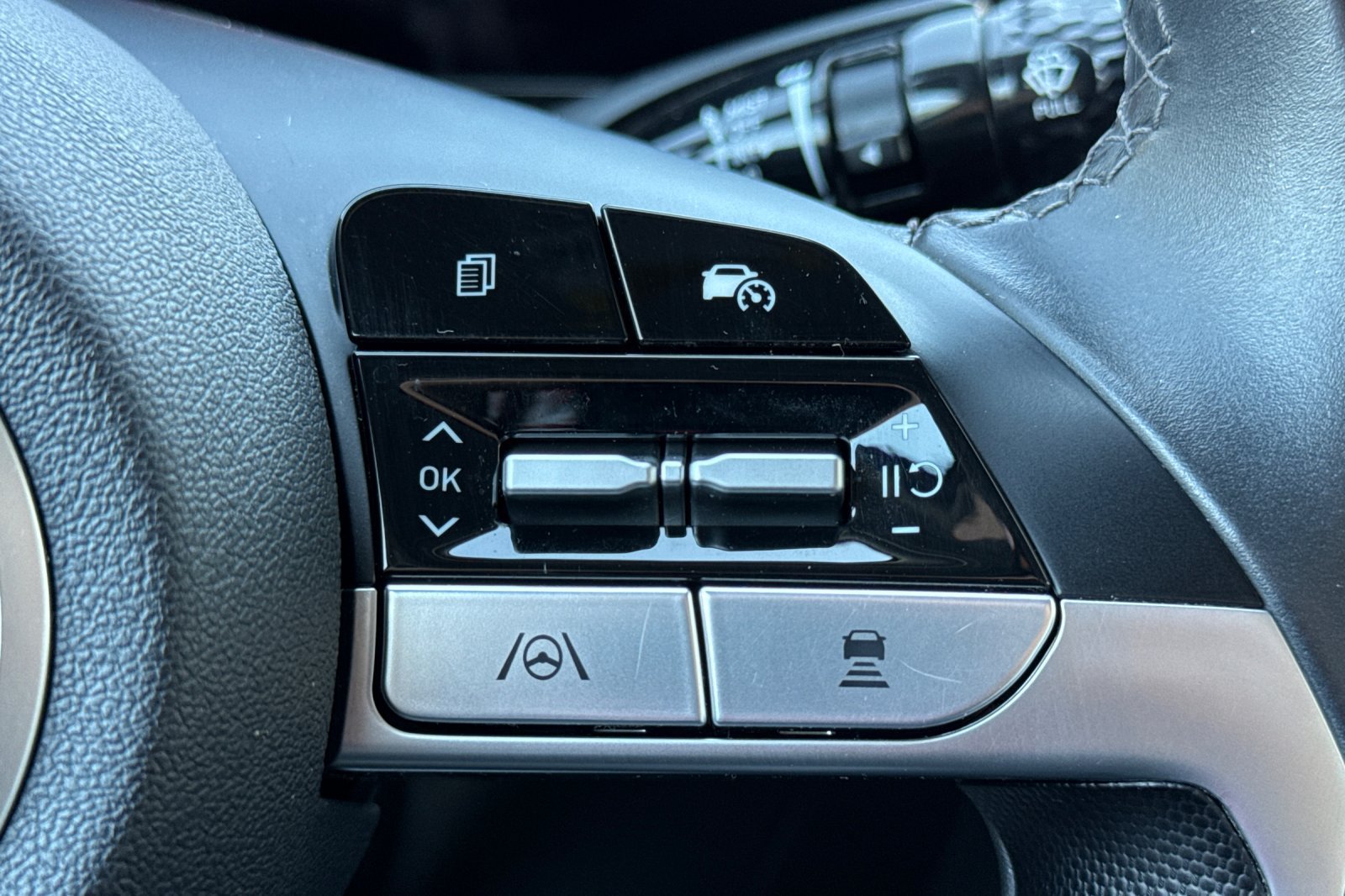 Used 2025 Hyundai Elantra Limited FWD image 27