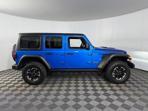 Used 2025 Jeep Wrangler Unlimited Rubicon w/ Convenience Group AWD/4WD image 7