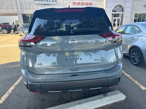 Used 2024 Nissan Rogue SL AWD/4WD image 7