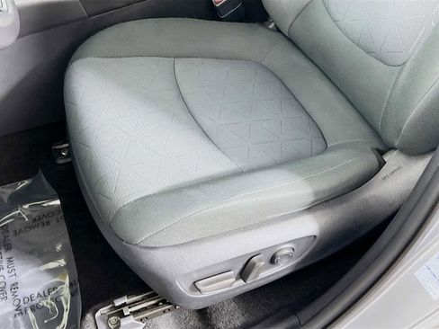 Used 2021 Toyota RAV4 XLE w/ Convenience Package AWD/4WD image 19