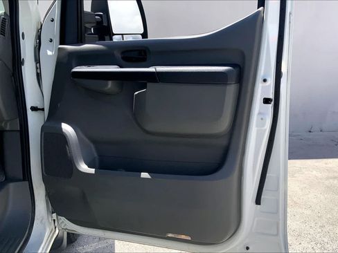 Used 2016 Nissan NV 3500 SV RWD image 27