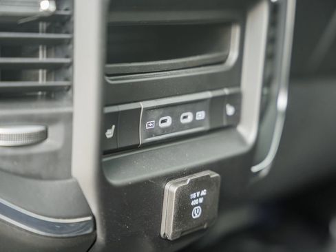 New 2026 RAM 2500 Laramie AWD/4WD image 40