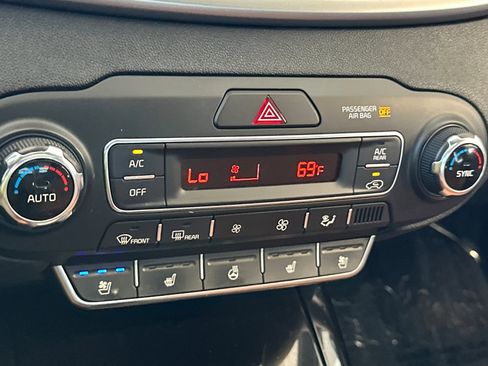 Used 2019 Kia Sorento SX image 22