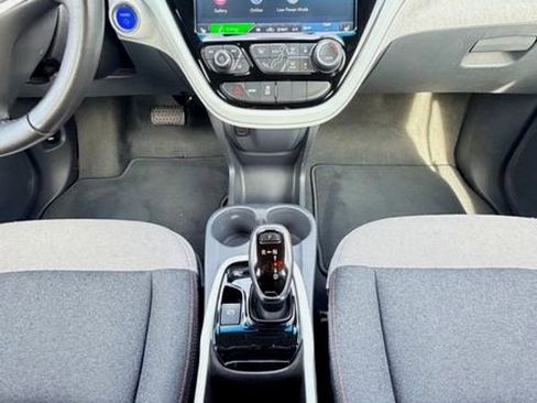 Used 2020 Chevrolet Bolt LT image 34