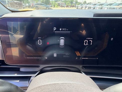 Used 2026 Kia Carnival FWD image 14