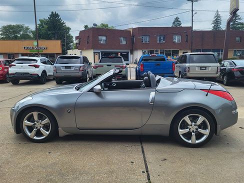 Used 2006 Nissan 350Z Touring RWD image 12