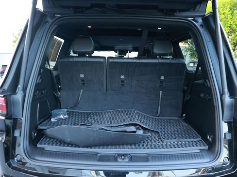 Used 2024 Jeep Wagoneer Series II RWD image 40