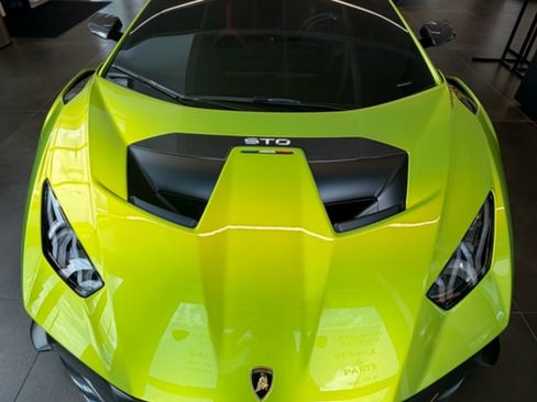 Used 2024 Lamborghini Huracan STO RWD image 2