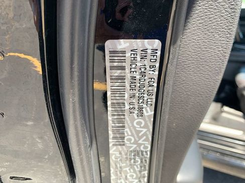 Used 2025 Dodge Durango GT AWD/4WD image 34