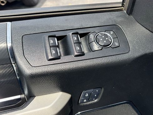 Used 2018 Ford F150 Lariat w/ Equipment Group 502A Luxury AWD/4WD image 20