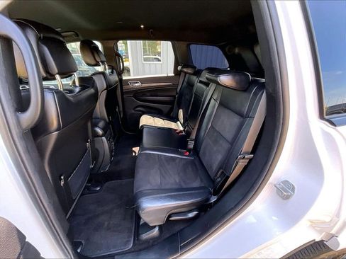Used 2018 Jeep Grand Cherokee Altitude AWD/4WD image 15