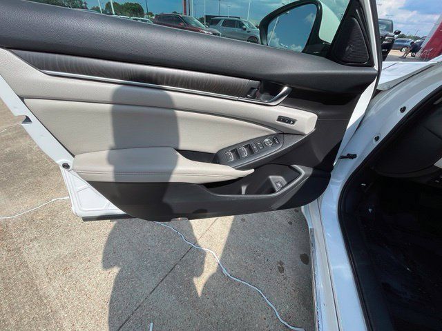 Used 2020 Honda Accord Touring image 7