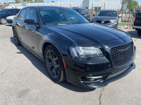 Used 2022 Chrysler 300 Touring L w/ Popular Equipment Group RWD image 4