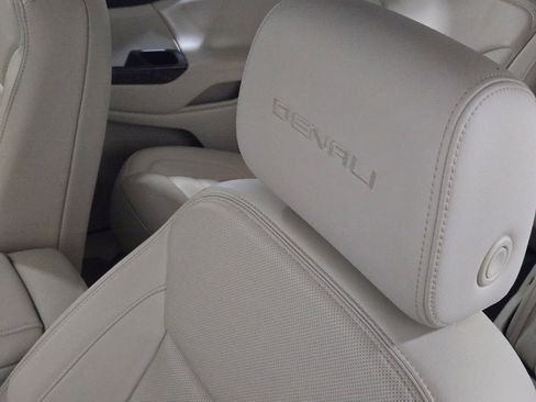 Used 2021 GMC Acadia Denali w/ Denali Technology Package image 25