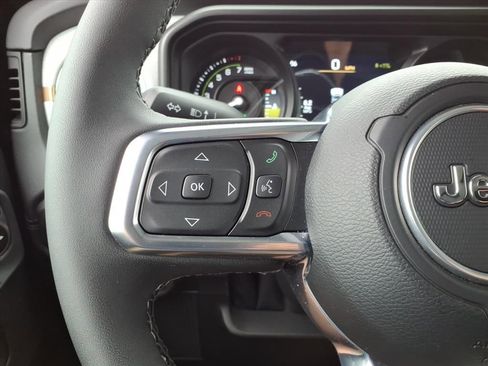 Certified 2025 Jeep Wrangler Unlimited Sahara w/ Safety Group image 17