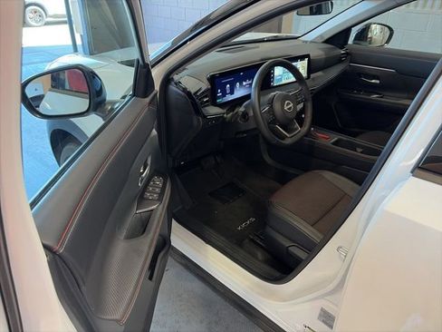 Certified 2025 Nissan Kicks SR w/ SR Premium Package AWD/4WD image 11