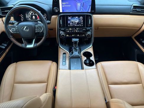 Used 2024 Lexus LX 600 4WD w/ Luxury Package image 11