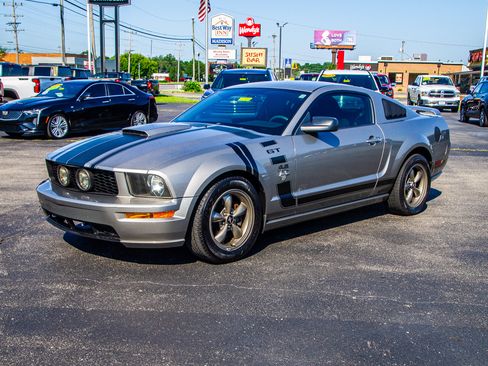 Used 2009 Ford Mustang GT Premium RWD image 3