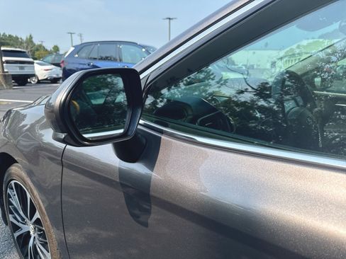 Used 2019 Toyota Camry SE FWD image 6