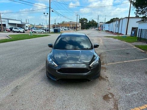 Used 2017 Ford Focus SE FWD image 8