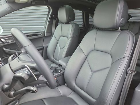 Certified 2026 Porsche Macan AWD/4WD image 5