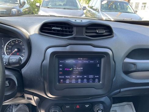 Used 2018 Jeep Renegade Latitude w/ Cold Weather Group AWD/4WD image 27