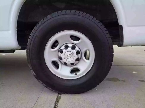 Used 2019 Chevrolet Express 2500 Extended w/ Driver Convenience Package image 29