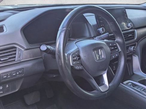 Used 2019 Honda Accord Touring image 3