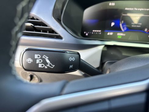 Certified 2024 Volkswagen Taos SE w/ Panoramic Sunroof Package FWD image 27