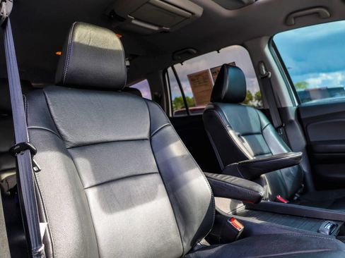Used 2021 Honda Pilot Touring image 12